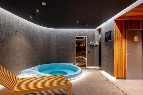 Bañera de hidromasaje, Dunetton - self check-in hotel in Klaipeda City Center