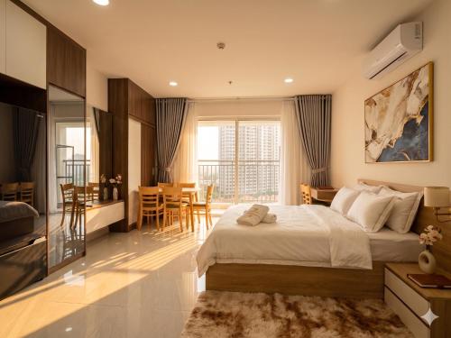 Sunrise Riverside by Tam House with Gym and Pool in Phuoc Kien