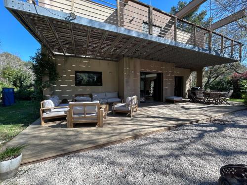 Le Larjalas - villa piscine & grands espaces - Chambre d'hôtes - Villeneuve-lès-Avignon