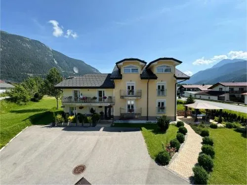 Ferienwohnung Schönblick in Weissenbach am Lech, Österreich
