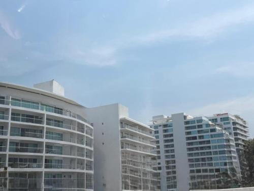 Inawa Serena del Mar via Manzanillo in ปวยโต เตียราบาฆา