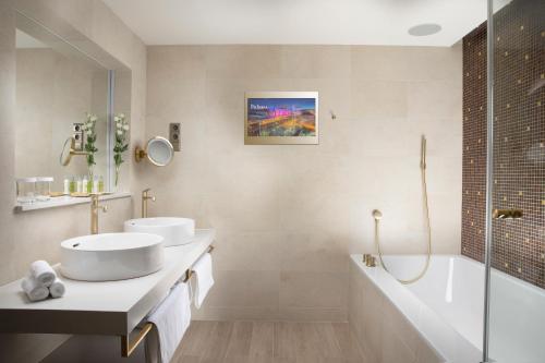 room detail thumbnail 2