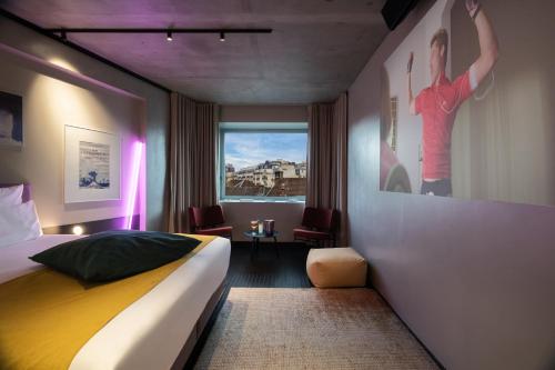 room detail thumbnail 1