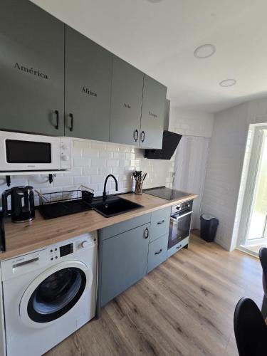 kuhinja, Private Rooms Easy Access to Airport & City Center in Cornellà de Llobregat