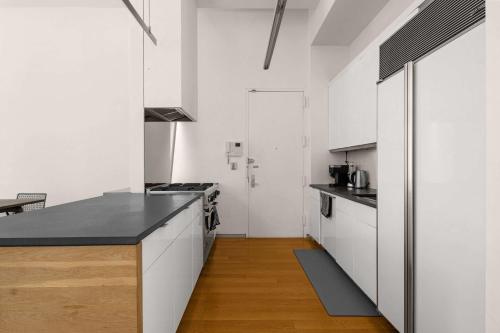 Soho Haven Expansive Luxury Loft with Elevator - image 2