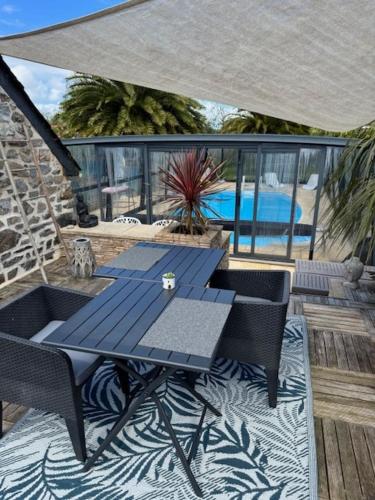 Piscine privative chauffée toute l année - Location saisonnière - Plougastel-Daoulas