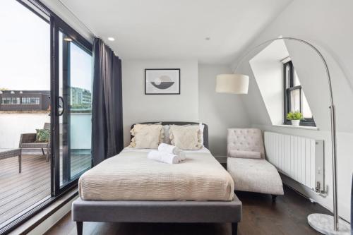 BnBNova - 3BR 2BA Penthouse with Terrace - image 3