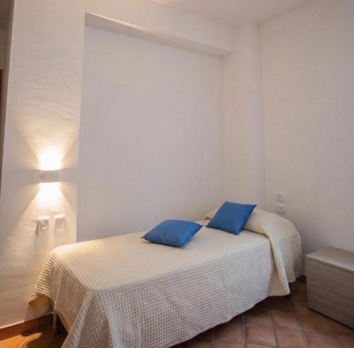 2 double beds, 1 twin bed