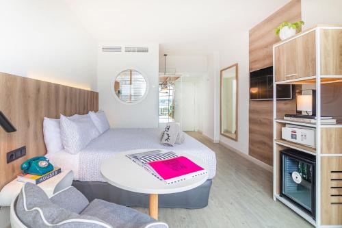 room detail thumbnail 1