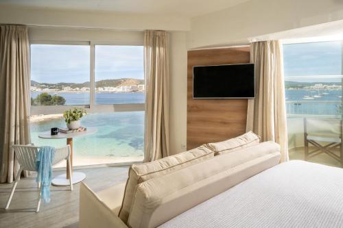 room detail thumbnail 1