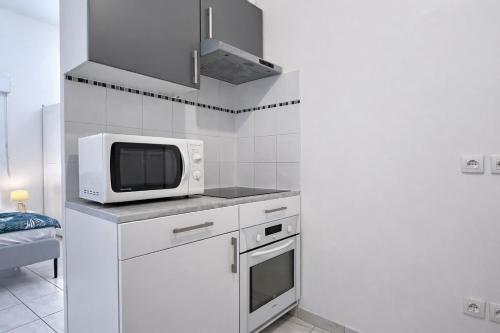 кухня, 20 Mins to Paris & DisneyLand - Cocon des Champs in Шан-сюр-Марн