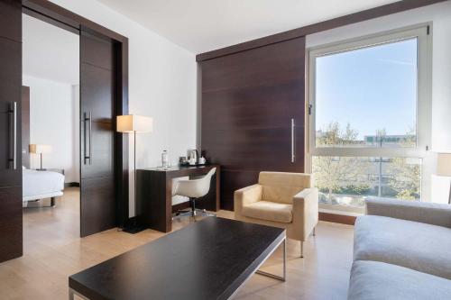 room detail thumbnail 1