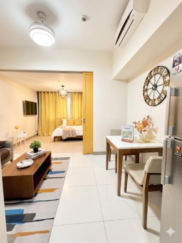 Cozi Modern 1br condo beside One uptown Mall BGC, Metro Manila