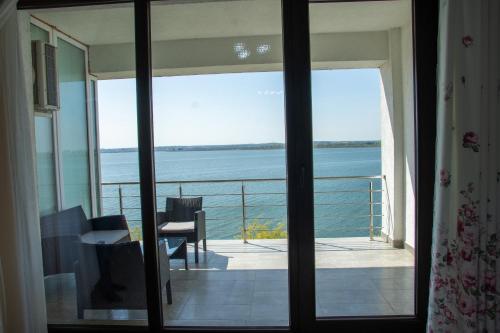 Lamera Residence Mamaia - Apartamente cu 1-2-3 camere cu acces si vedere la lac – khách sạn tại Mamaia Beachfront