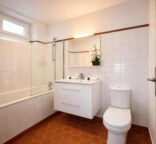 Cozy apartment in the heart of Paris - image 6