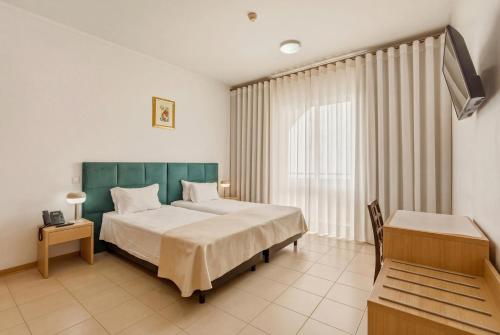 2 twin beds