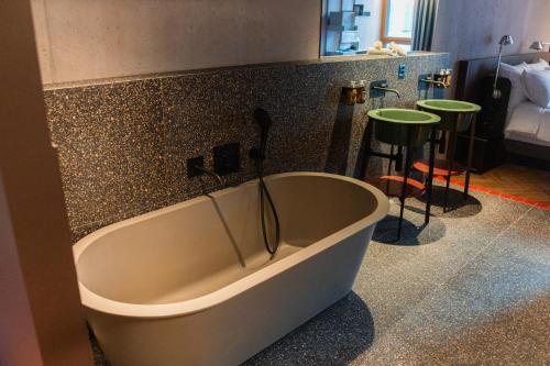 Vannituba, Hôtel Borsari, A Member of Design Hotels (Hotel Borsari, A Member of Design Hotels) in Martigny