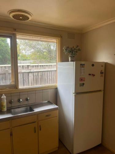 E Convenient, livable, and close to commercial districts近商圈电车大学便利别墅大床房 in Bundoora