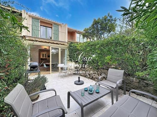 Mazet T3 duplex 4 pers avec terrasse résidence avec piscine a Pramousquier
