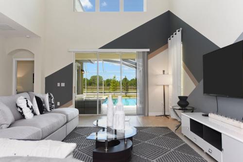 Minnie's Holiday Furnished 5B with Pool Near Disney #41022 – khách sạn tại Davenport