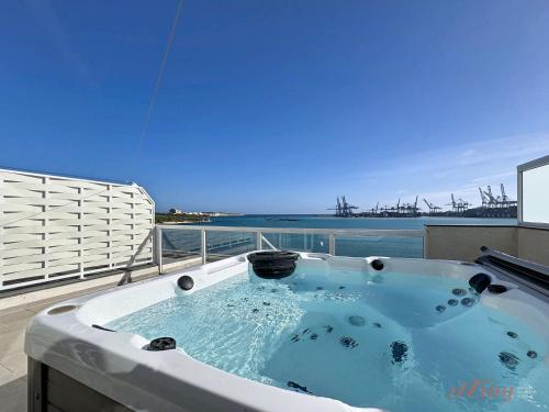 badtunna, South 32 Hotel by Zzzing in Birzebbuga