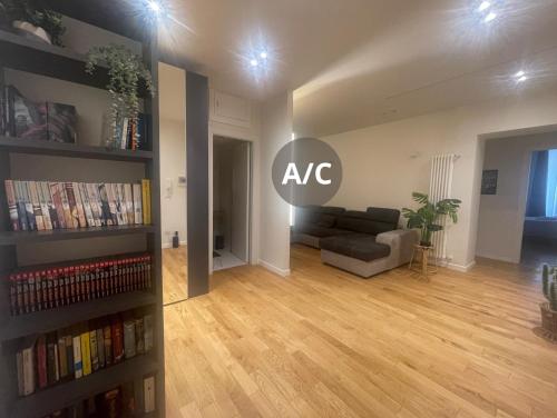 Cozy Flat near Porta Nuova Station Balcony & AC