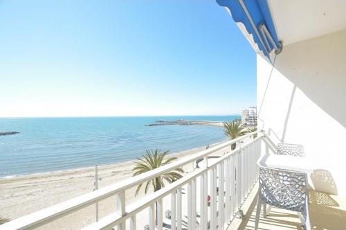 Marco Polo A4 -Bel appartement T2 avec une vue sur la mer en première ligne. - Location saisonnière - Le Grau-du-Roi