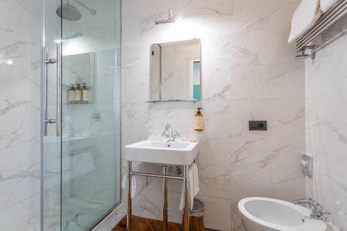 The Corner Townhouse - image 38
