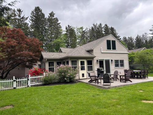 2 bedrooms, 5 beds