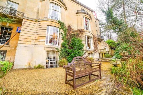 Georgian Hotel 1