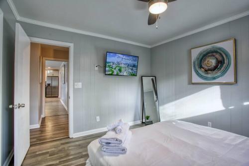 3br Retreat 6 Beds & Fenced Yard For Large Grps in Decatur, USA