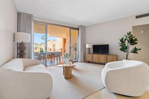 Relaxing Apartment in Bel-Air with Shared Pool - Minutes from the Beach