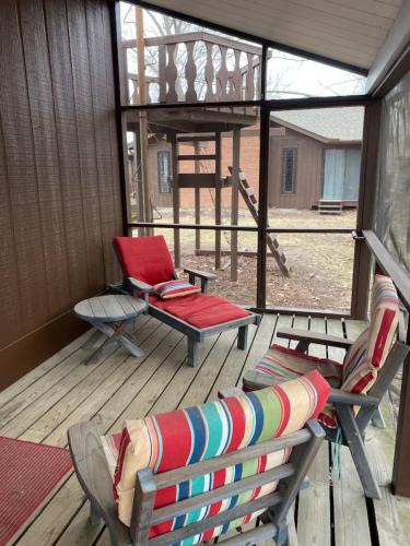Riverfront - Cozy Loft Cottage - image 7