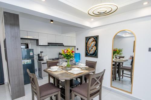 Mutfak, Shangri-La Residency Nairobi, Westlands 2 Bedrooms Top Floor in Nairobi