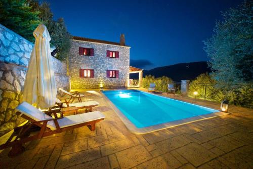 Pilikas Luxury Villas - Accommodation - Stavros