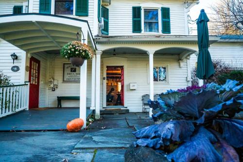 Lake Wallenpaupack The Garden Suite at Twin Oaks - image 11