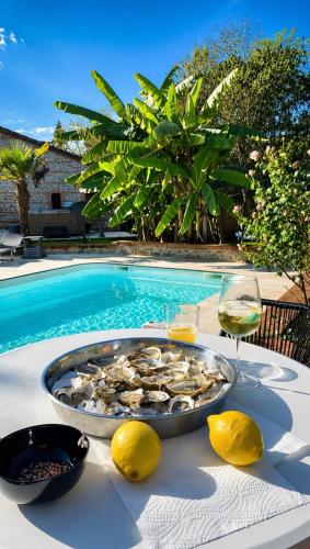 Villa entre amis famille proche Toulouse 10 pers, Jacuzzi piscine bar in Auterive (Midi-Pyrenees)
