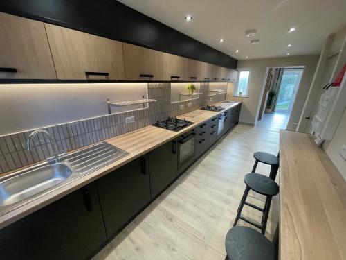 6Bed Accommodation - Sleeps 9 - Near iPort and RaceCourse - Rossington,Doncaster