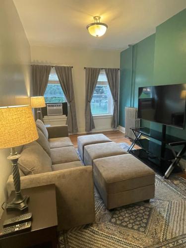 Uptown Geneva Rowhouse Flat in Geneva (NY)