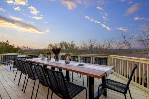 Luxury Retreat Hot Tub & Large Deck in Lago Vista (TX)