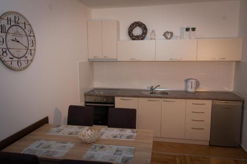 One-Bedroom Apartment image 9