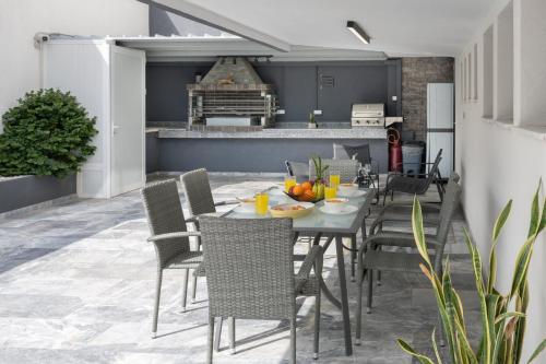 The Grand Stallion Apartment – khách sạn tại Trapezaki Beach