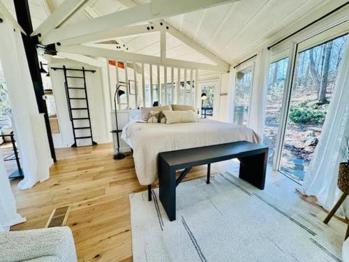 The Enchanted Nook- Romantic Retreat in Hillsville (VA)