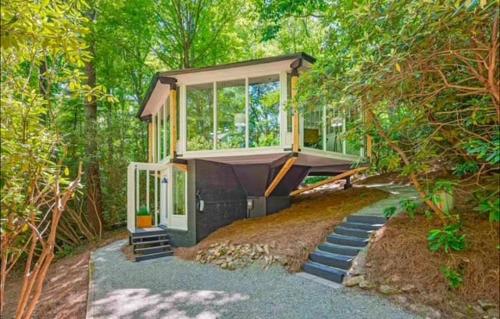 The Enchanted Nook- Romantic Retreat in Hillsville (VA)