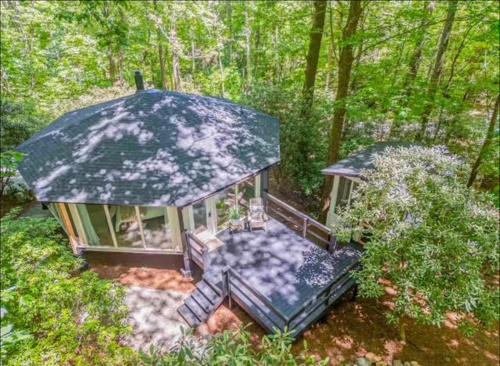 The Enchanted Nook- Romantic Retreat in Hillsville (VA)