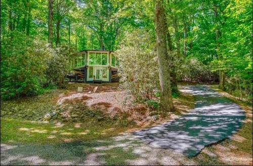 The Enchanted Nook- Romantic Retreat in Hillsville (VA)