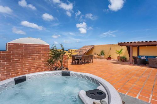 Beachfront - Surround View 4BR Penthouse - P516, Palm-Eagle Beach (foto 10)