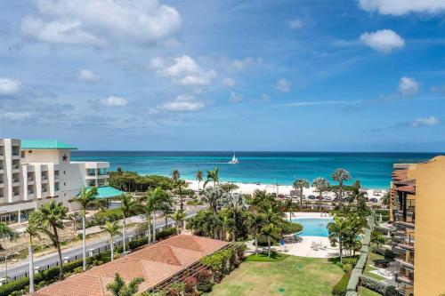 Beachfront - Surround View 4BR Penthouse - P516, Palm-Eagle Beach (foto 7)