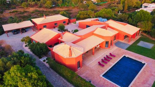 Luxury Villa Alvoris - Golf & Beach – khách sạn tại Cabeco Esteves