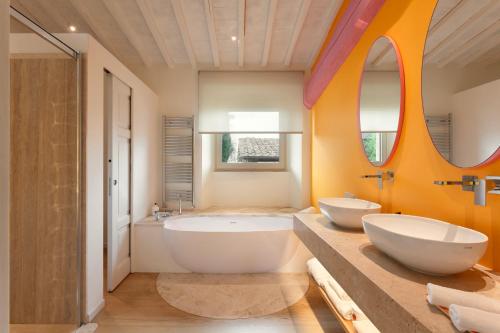 Mastrojanni Relais - Small Luxury Hotels of The World in Монтальчіно